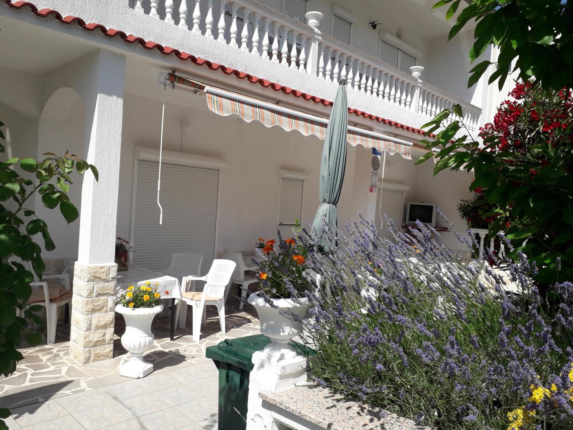 Lovely Meta Apartments Palit Exterior photo